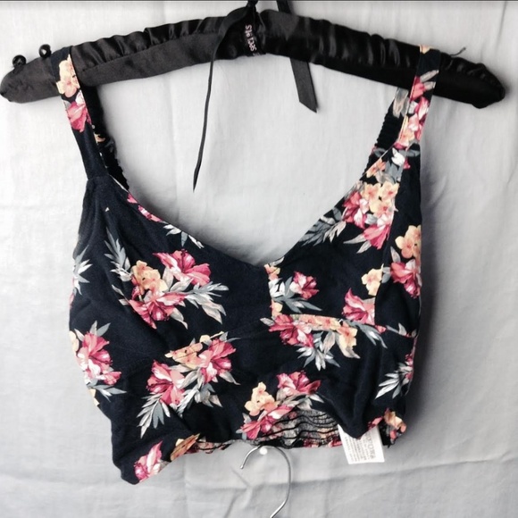 Two Piece Floral Set (Crop Top & Shorts) Hollister - Picture 2 of 7